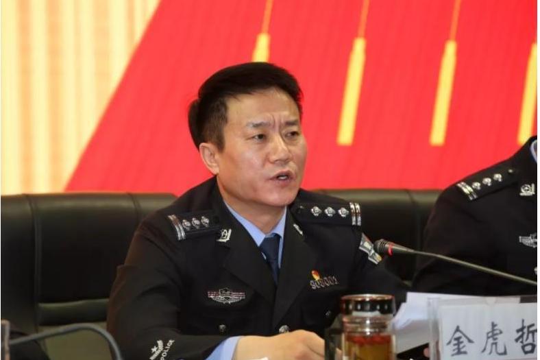 金虎哲(吉林省延邊朝鮮族自治州公安局副局長) 金虎哲(吉林省延邊朝鮮族自治州公安局副局長)