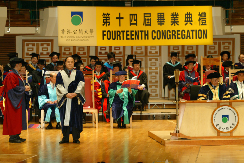 莫言榮獲香港公開大學榮譽文學博士