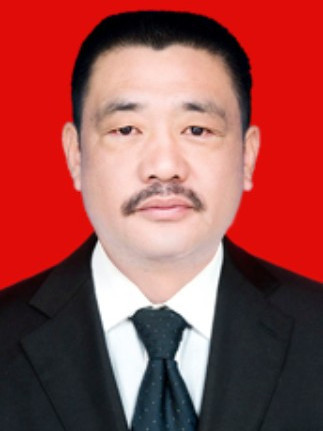 向明(宣恩縣不動產登記中心主任) 向明(宣恩縣不動產登記中心主任)