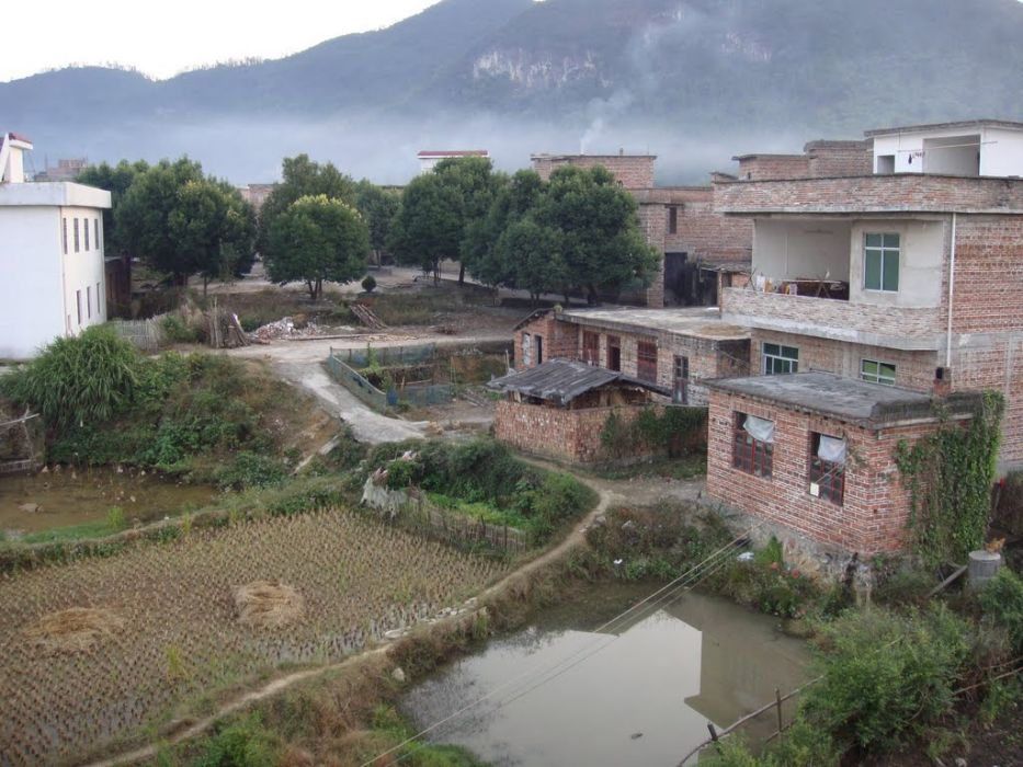 登場坳村