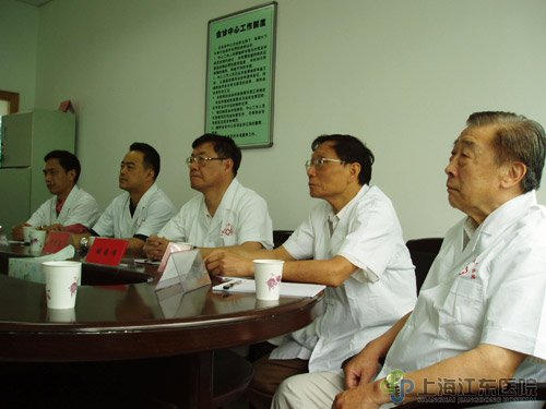 江魚教授（右一）——上海江東醫院名譽院長