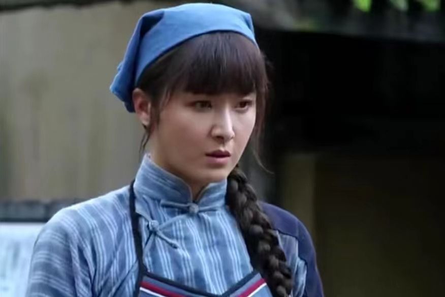 花姑(戰爭劇《騾子和金子》中的角色) 花姑(戰爭劇《騾子和金子》中的角色)