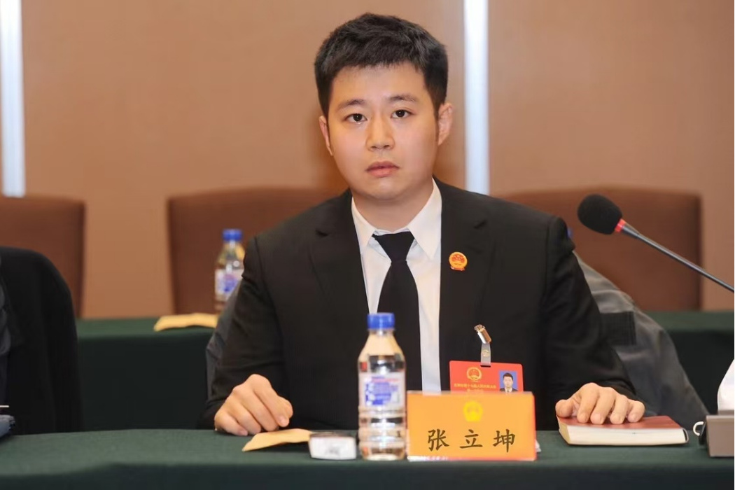 張立坤(吉林新興園餐飲有限公司董事長兼總經理) 張立坤(吉林新興園餐飲有限公司董事長兼總經理)