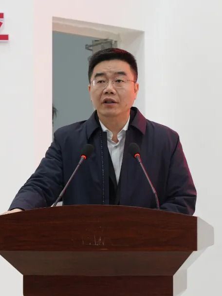 張淼(霍爾果斯市政府黨組副書記、常務副市長,都拉塔口岸黨委書記) 張淼(霍爾果斯市政府黨組副書記、常務副市長,都拉塔口岸黨委書記)