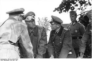 喬格-漢斯·萊因哈特上將(左起第二人)