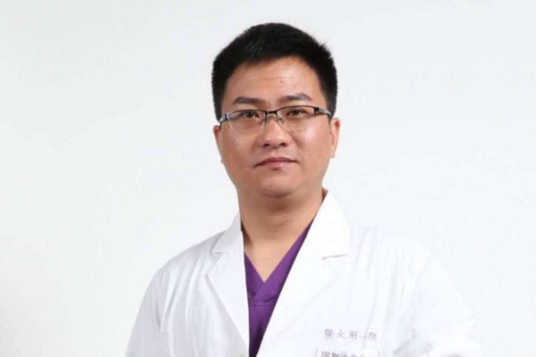 董志勇(暨南大學附屬第一醫院外科醫生) 董志勇(暨南大學附屬第一醫院外科醫生)