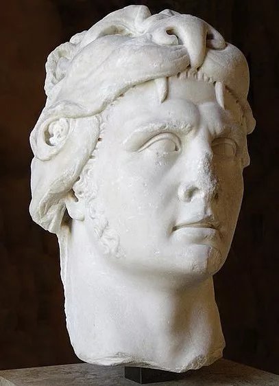 米特拉達梯六世的雕像 風格上模仿了古代的亞歷山大大帝