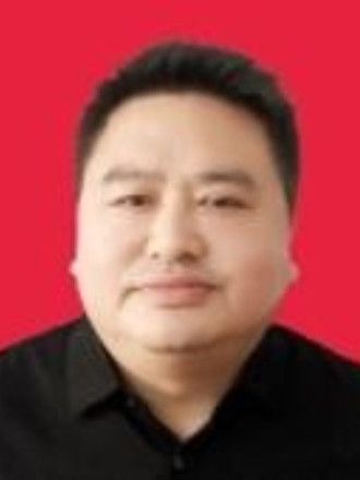 張正勇(巴東縣政務服務和大數據管理局黨組書記、局長) 張正勇(巴東縣政務服務和大數據管理局黨組書記、局長)