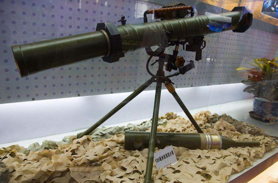 PF98式120毫米反坦克火箭筒