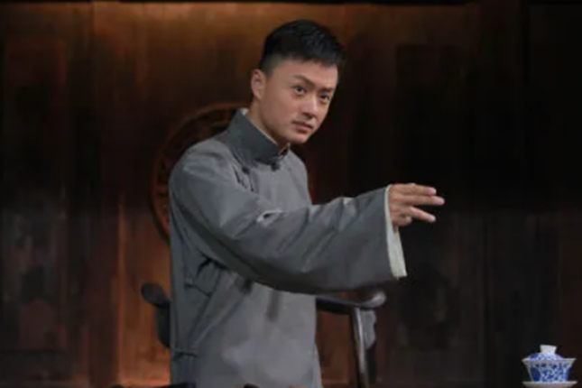 秦鳳鳴(人物傳奇劇《說書人》中的核心角色) 秦鳳鳴(人物傳奇劇《說書人》中的核心角色)