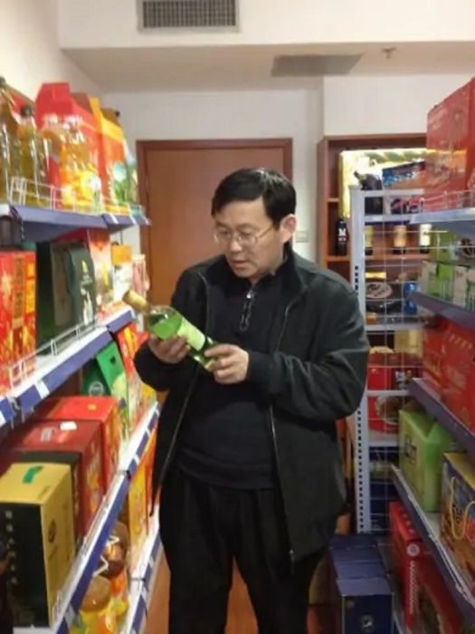 馮守軍(山東青島市菏澤商會副會長、山東青島綠之源食品有限公司總經理) 馮守軍(山東青島市菏澤商會副會長、山東青島綠之源食品有限公司總經理)