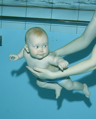 嬰兒游泳訓練
