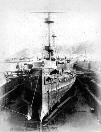 被日軍擄走的“鎮遠”艦，維修後開回日本