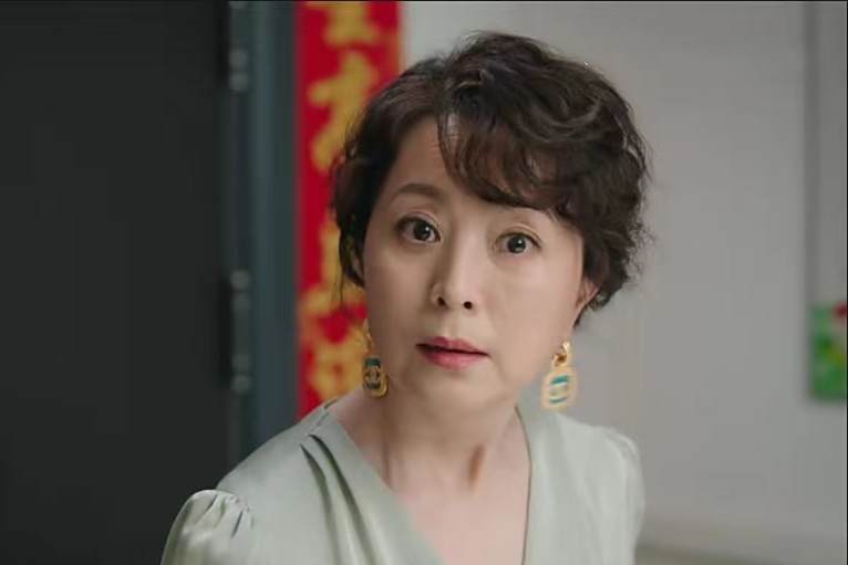 鄭婉華(電視劇《甜小姐與冷先生》中的女配角) 鄭婉華(電視劇《甜小姐與冷先生》中的女配角)