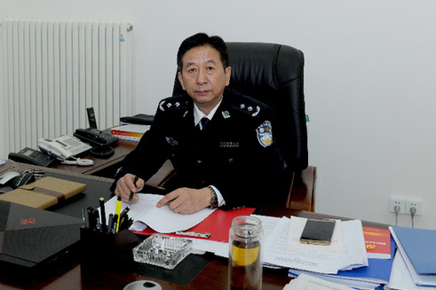 閆廣林(內蒙古自治區公安廳刑事偵查總隊原總隊長) 閆廣林(內蒙古自治區公安廳刑事偵查總隊原總隊長)