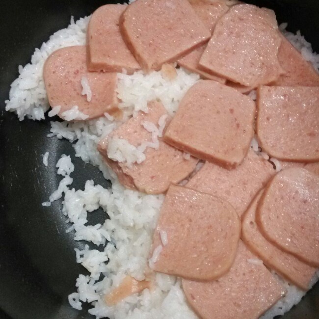 午餐肉米飯