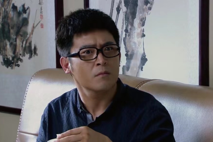 張洪生(農村輕喜劇《家大業大》中的角色,由孫濤飾演。) 張洪生(農村輕喜劇《家大業大》中的角色,由孫濤飾演。)