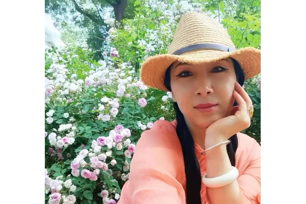 王雪玲(“世界之花”國際婦女藝術家聯合會亞洲區中國總負責人,牡丹江市美術家協會理事) 王雪玲(“世界之花”國際婦女藝術家聯合會亞洲區中國總負責人,牡丹江市美術家協會理事)