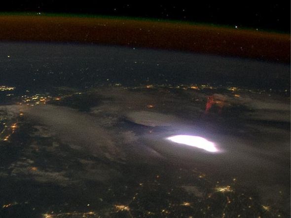 國際空間站拍攝的紅色精靈