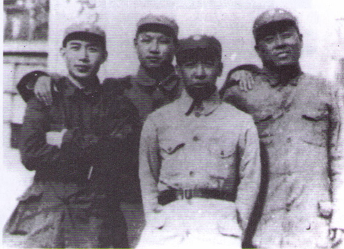 楊國夫與渤海軍分區戰友合影