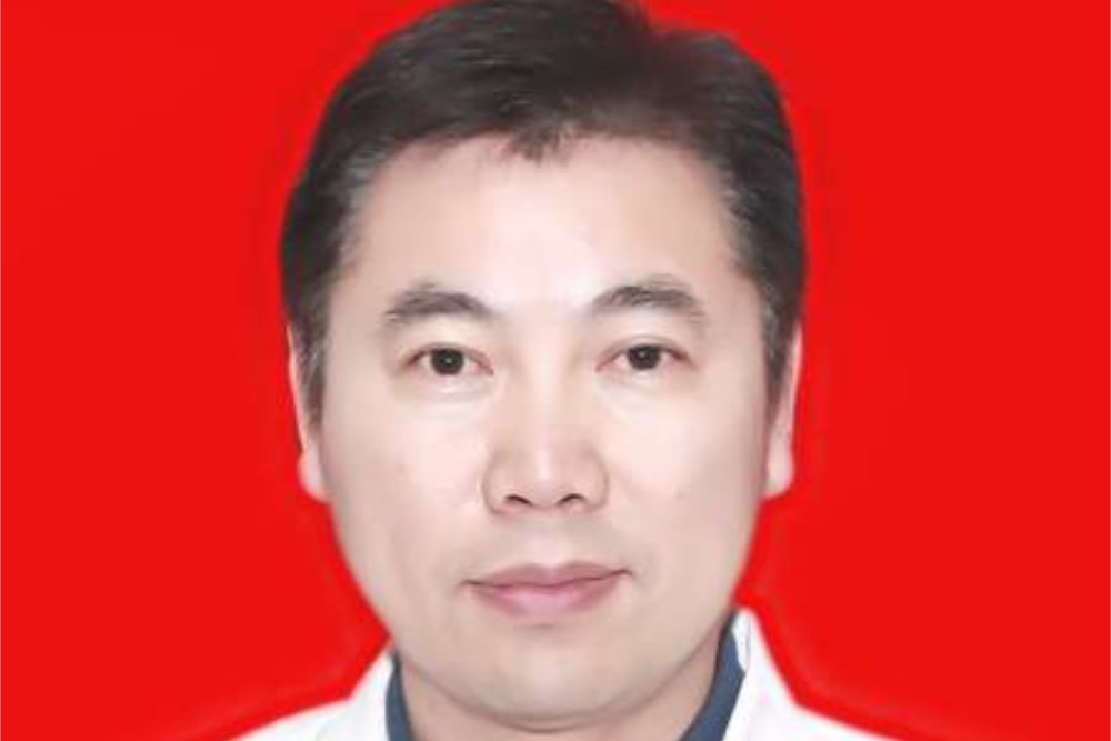 王利(新疆自治區人民醫院骨科中心關節外科主任) 王利(新疆自治區人民醫院骨科中心關節外科主任)