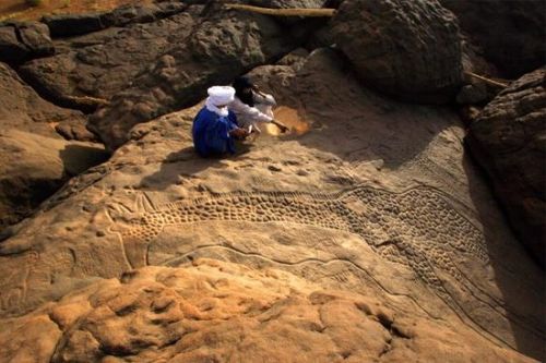 撒哈拉沙漠發現遠古部落罕見墓葬群