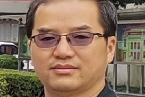 劉兵(安慶一中黨委委員、副校長、龍山校區執行校長) 劉兵(安慶一中黨委委員、副校長、龍山校區執行校長)