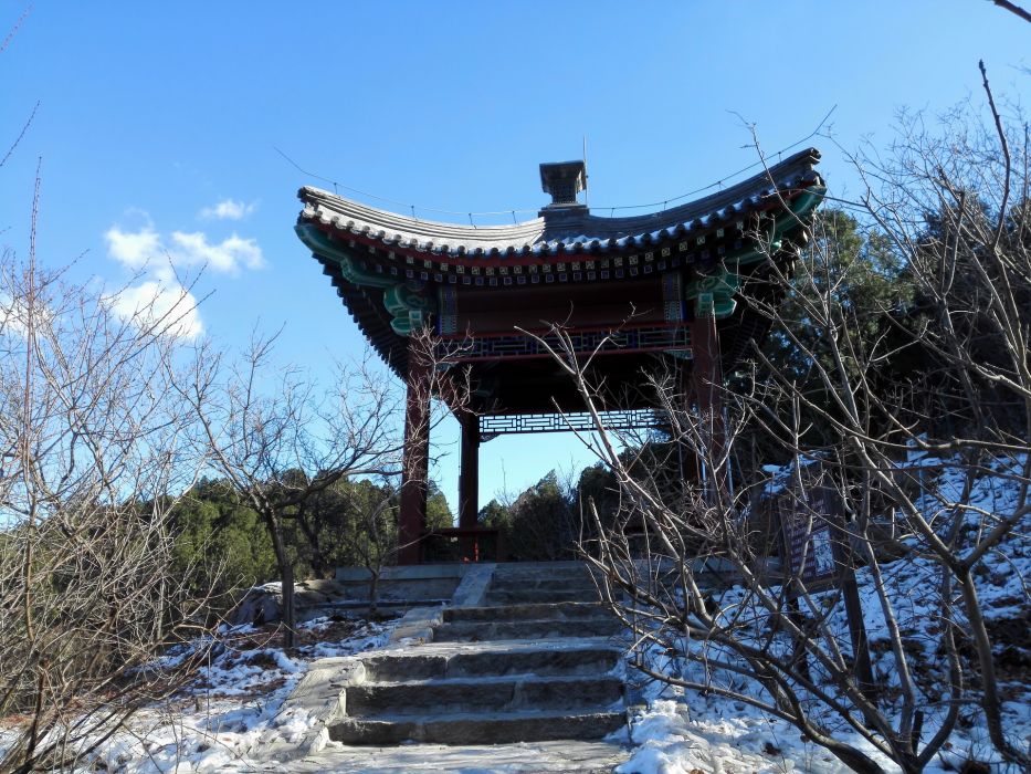 看雲起(北京香山公園的觀景小亭) 看雲起(北京香山公園的觀景小亭)