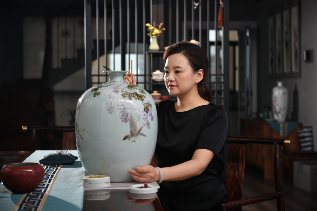 余娜(江西省陶瓷藝術大師) 余娜(江西省陶瓷藝術大師)