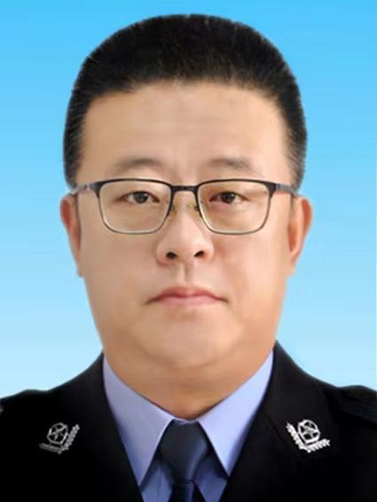 杜巍(內蒙古自治區土默特左旗公安局黨委書記、局長、一級警長) 杜巍(內蒙古自治區土默特左旗公安局黨委書記、局長、一級警長)