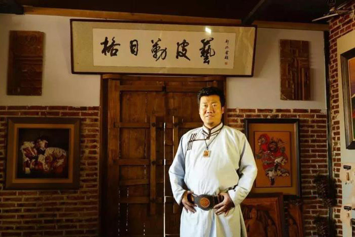 賈宏偉(蒙古族皮藝傳承人) 賈宏偉(蒙古族皮藝傳承人)