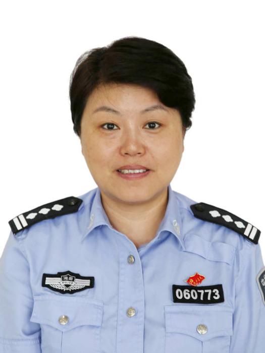 張珊珊(湖南省邵陽市公安局交警支隊副政委) 張珊珊(湖南省邵陽市公安局交警支隊副政委)