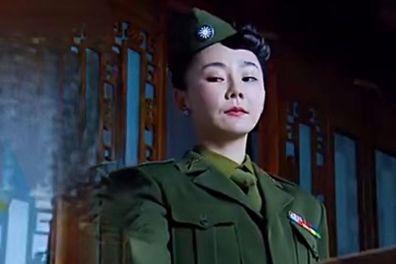 鄭潔(諜戰劇《孤膽英雄》中的角色) 鄭潔(諜戰劇《孤膽英雄》中的角色)