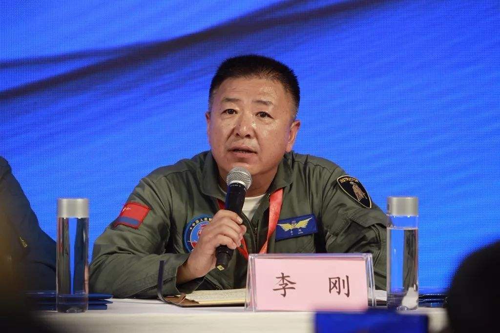 李剛(飛機試飛員) 李剛(飛機試飛員)