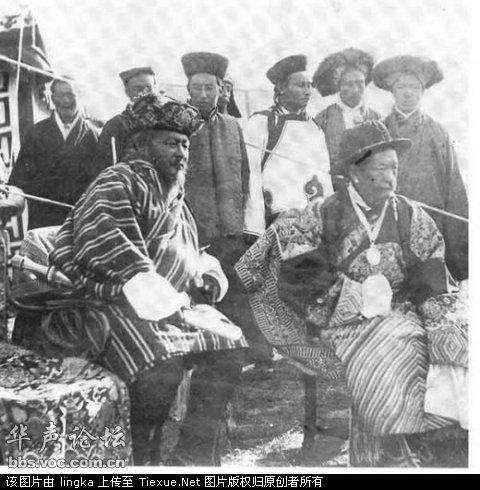 1911年烏顏·旺楚克與錫金國王杜托郎加（右）在德里覲見喬治五世