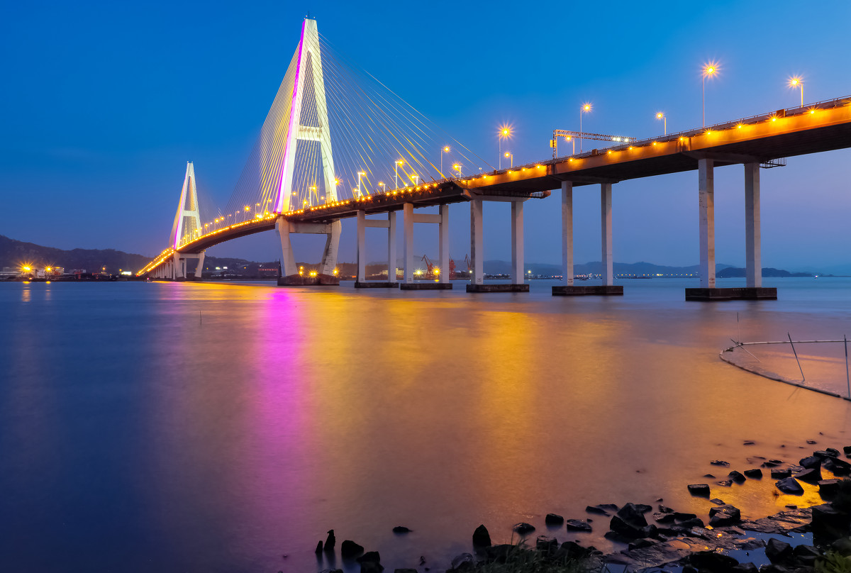 汕頭礐石大橋布設LED景觀燈
