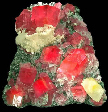 菱錳礦（紅色）和方解石