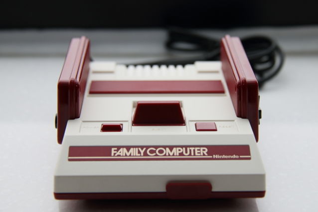 紅白機(任天堂公司發行的第一代遊戲機)