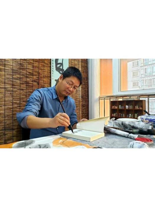 張永濤(中國散文學會會員、陝西省作家協會會員) 張永濤(中國散文學會會員、陝西省作家協會會員)