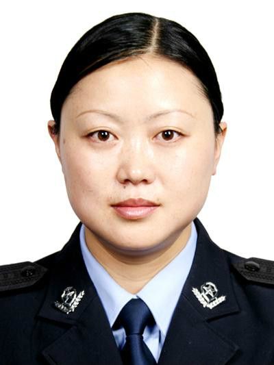 夏朝暉(四川省阿壩藏族羌族自治州公安局黨委委員、政治部主任) 夏朝暉(四川省阿壩藏族羌族自治州公安局黨委委員、政治部主任)