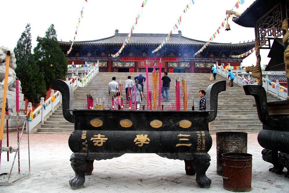 三學寺(遼寧省朝陽市雙塔區三學寺) 三學寺(遼寧省朝陽市雙塔區三學寺)