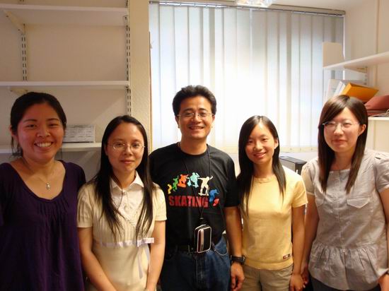 岳峰教授和他的留英學生們