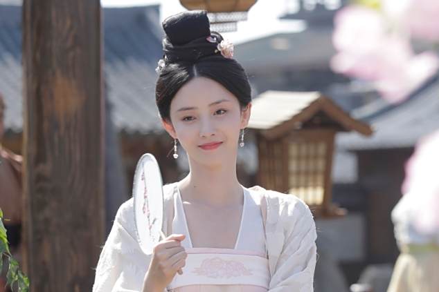 南姒(網路微短劇《寵妃凰圖》中由胡丹丹飾演的女主角,蒼寒聿的摯愛) 南姒(網路微短劇《寵妃凰圖》中由胡丹丹飾演的女主角,蒼寒聿的摯愛)