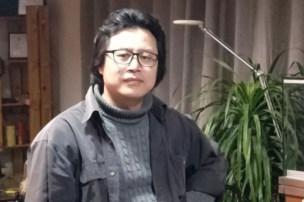 張連百 張連百