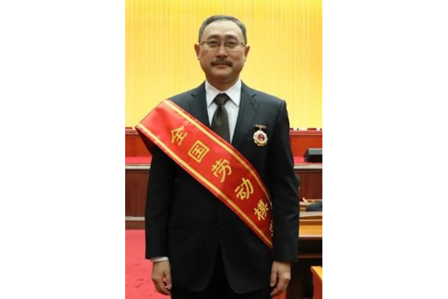盧偉(四川路橋建設集團股份有限公司總工程師) 盧偉(四川路橋建設集團股份有限公司總工程師)