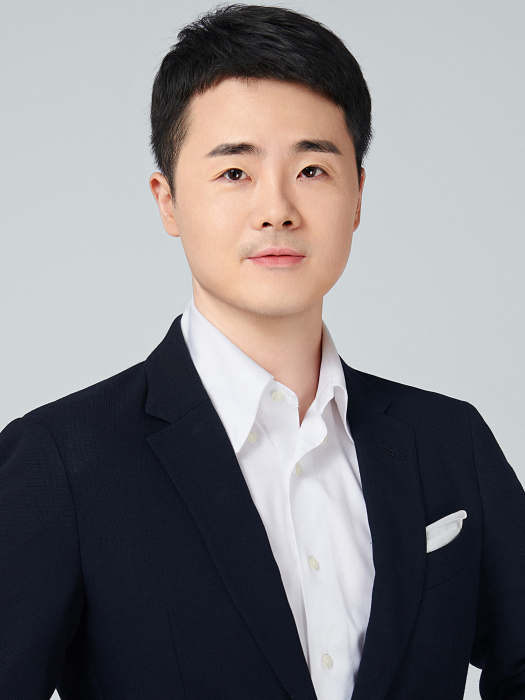 賈鵬飛(南京大學商學院經濟學系副教授)