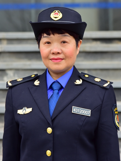 劉莎莎(原懷化市公用事業工會工作委員會主任) 劉莎莎(原懷化市公用事業工會工作委員會主任)