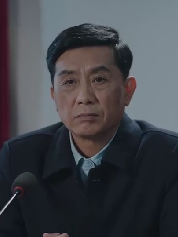 李樹華(當代工業劇《沸騰的群山》中的角色) 李樹華(當代工業劇《沸騰的群山》中的角色)