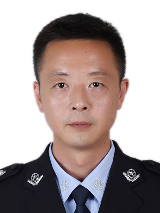 譚春華(湖北省恩施土家族苗族自治州巴東縣公安局黨委委員、副政委) 譚春華(湖北省恩施土家族苗族自治州巴東縣公安局黨委委員、副政委)