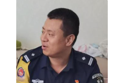 徐凱(新疆生產建設兵團第一師阿拉爾市公安局金銀川路派出所所長) 徐凱(新疆生產建設兵團第一師阿拉爾市公安局金銀川路派出所所長)